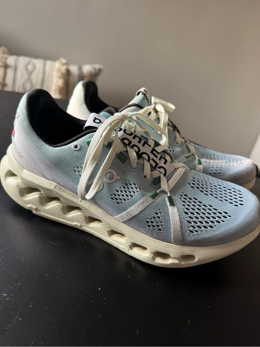 Women’s On Cloud Surfer running shoes - Picture 2 of 6